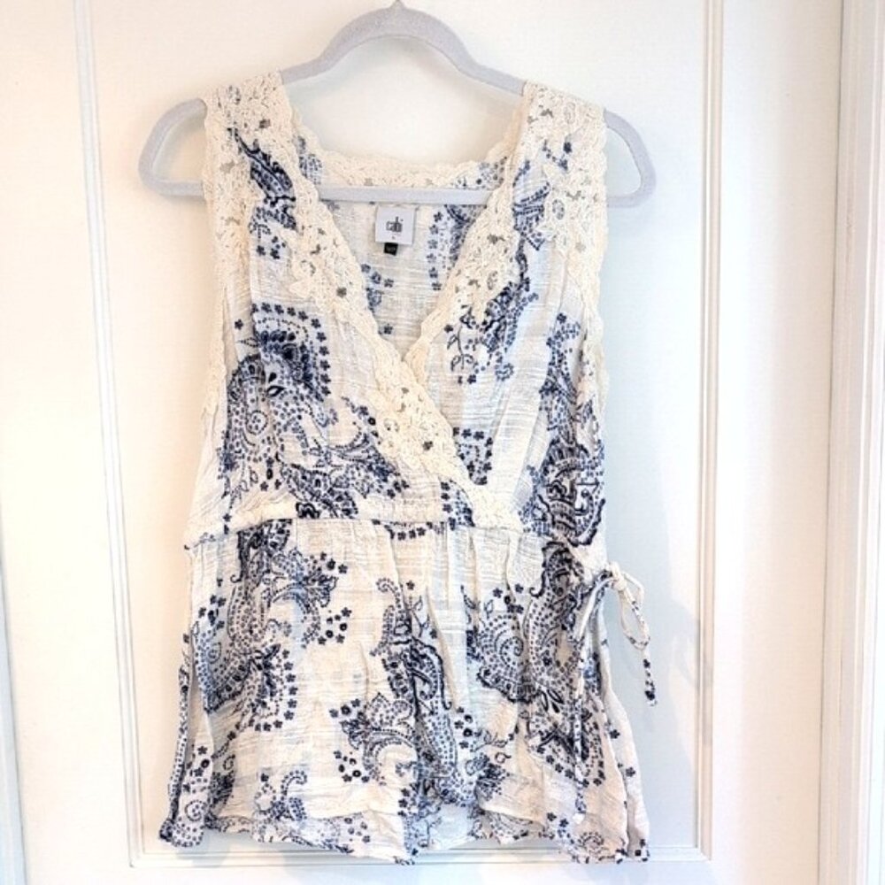 CAbi #5223 Veranda Tank Top L Blue White Paisley Lace Trim Side Tee
